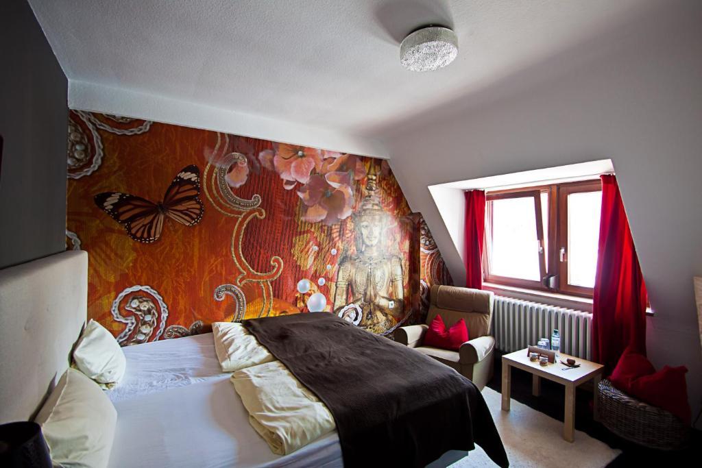 Hotel Barbarossa Garni Wurzburg Room photo